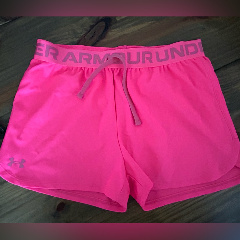 ✨Under Armour Women's Bright Pink Athletic Shorts